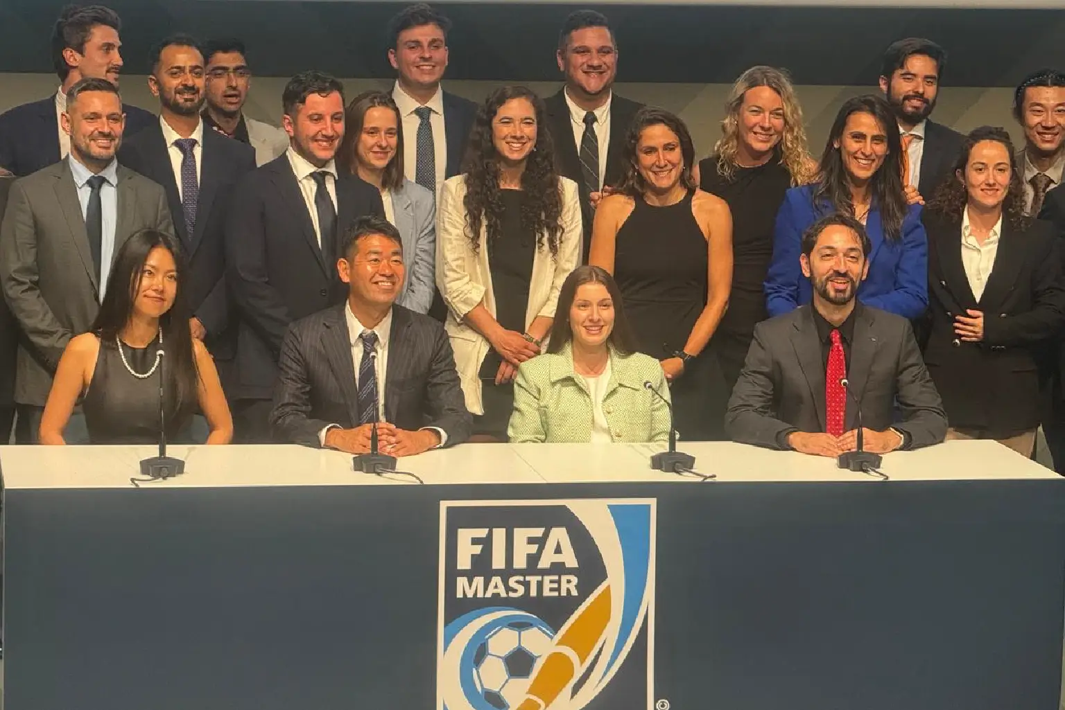 卒業論文のグループプレゼンテーションにて 