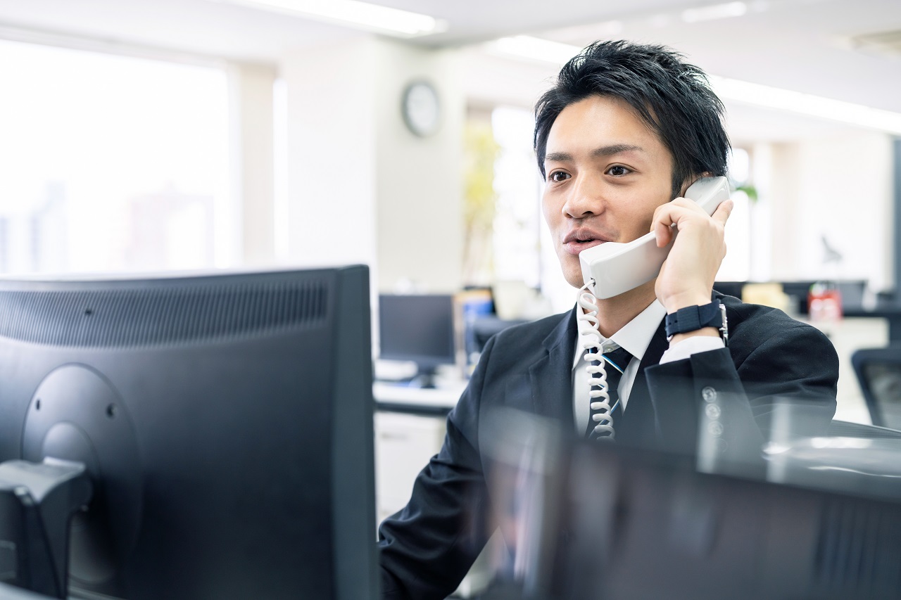 英語での電話応対に役に立つフレーズ集 ビジネス電話の受電とかけ方 ENGLISH TIMES