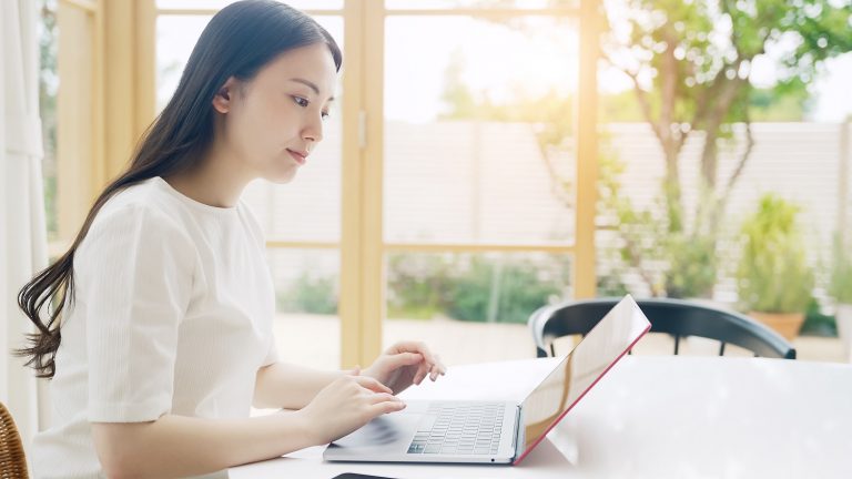 「慣れる」って英語で何と言う？混乱しやすい使い分け方もわかりやすく紹介！ | ENGLISH TIMES