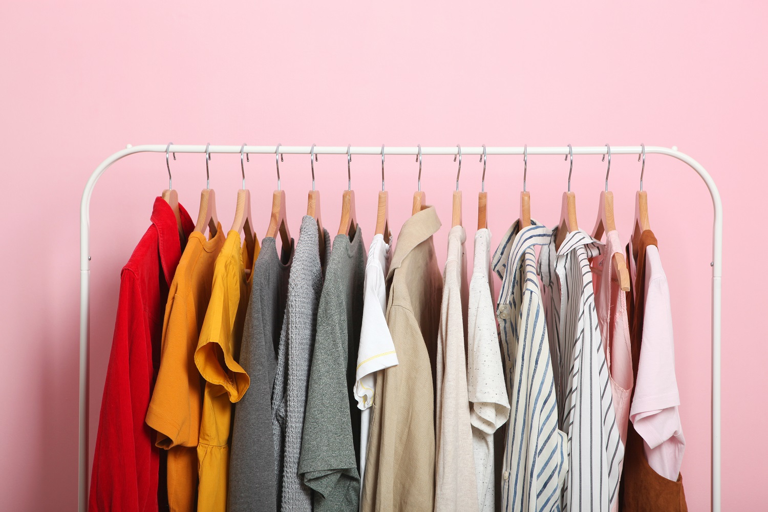 「服」は英語でなんて言うの?2つの「着る」WearとPut offの違いとは?わかりやすく解説! | ENGLISH TIMES