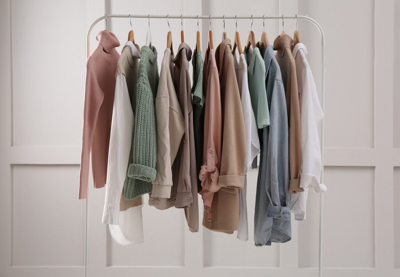 「服」は英語でなんて言うの?2つの「着る」WearとPut offの違いとは?わかりやすく解説! | ENGLISH TIMES