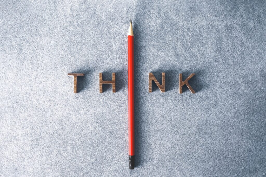 英語で「考える」ってなんて言うの？ConsiderとThinkの違いは？例文付きでわかりやすく解説！