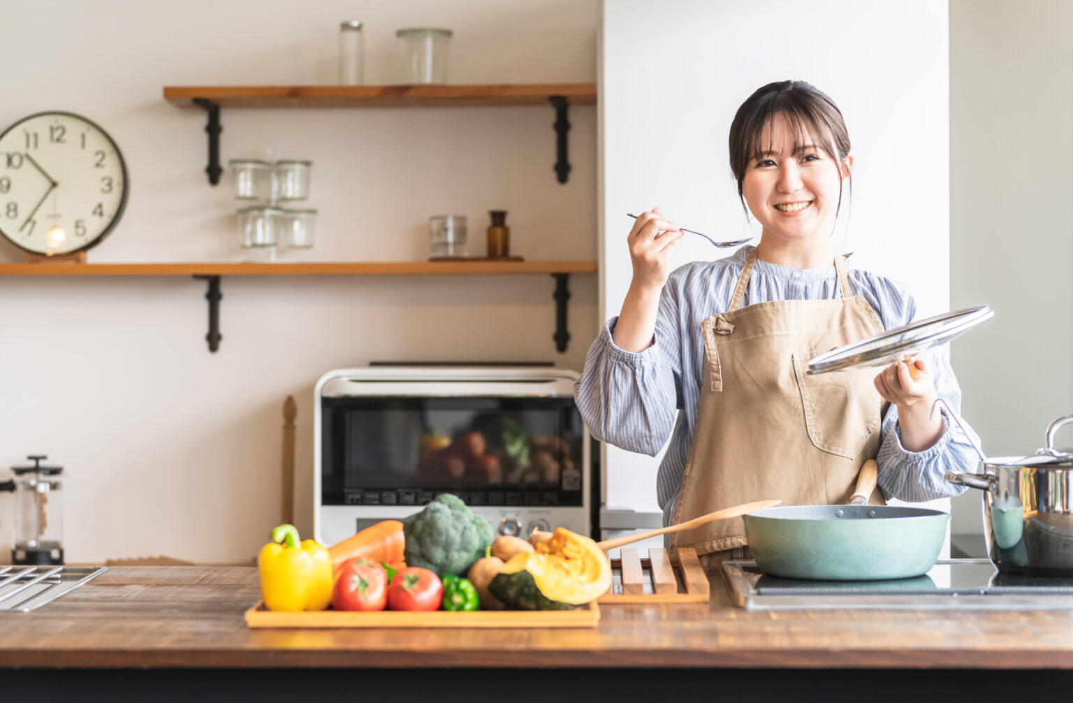炒める/煮る/焼くなど料理に使う英語表現を例文付きで紹介 | ENGLISH TIMES