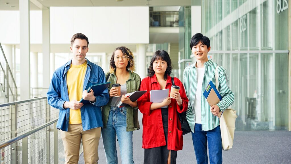 社会人からの留学は可能？年齢の壁はある？