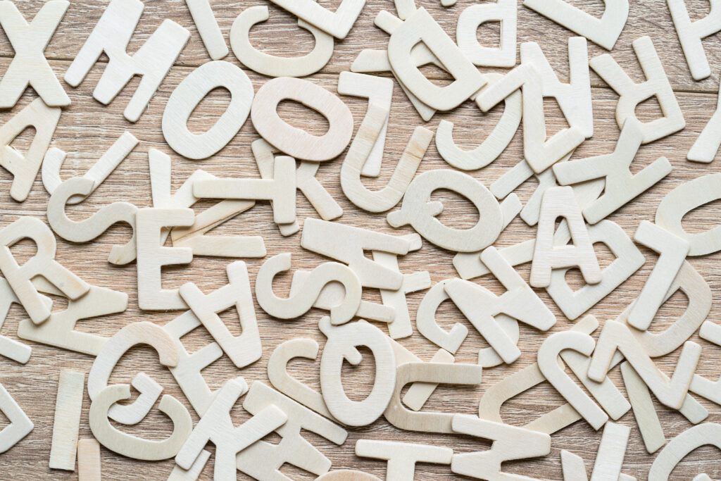 決定的な違いは「口の形」と「舌の位置」