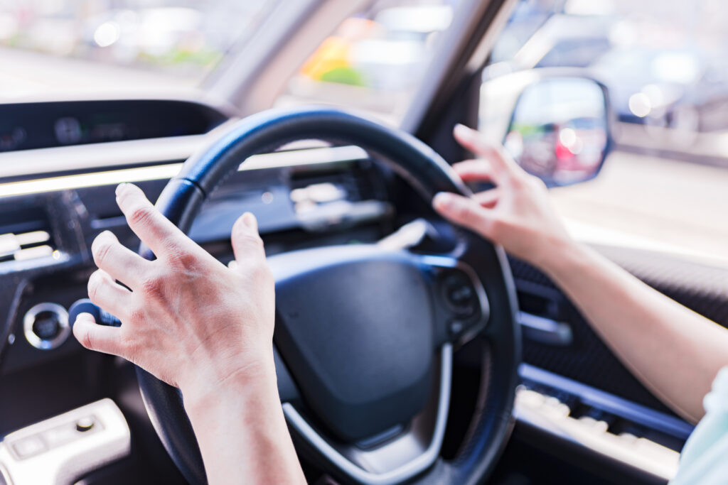 自動運転は英語で何て言う？レベル別表現から"self-driving"と"autonomous"の違いまで解説