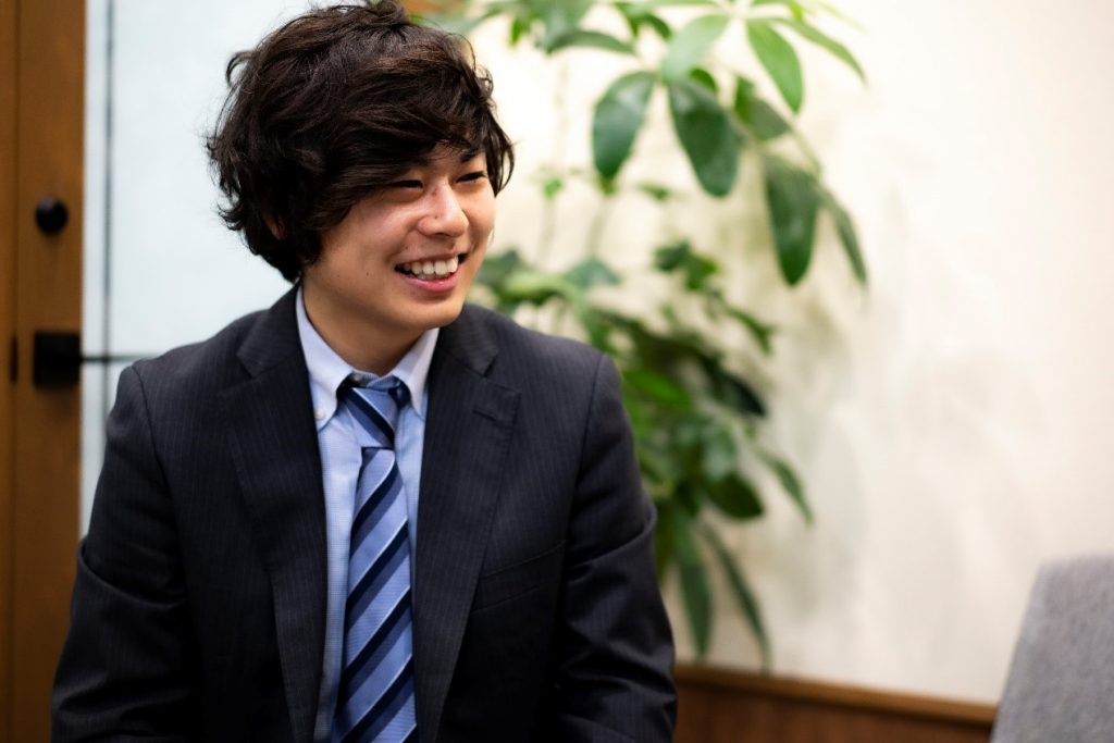 トーチング英会話トライズ修了生インタビュー佐々木様。トライズ代表三木雄信の書籍をきっかけに入会しエストニア視察ツアーにも参加し商談ができるまでになりました。